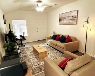 The Clean Home - Killeen - Living room