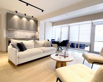 Vilnius Apartments & Suites - Town Hall - Vilnius - Living room