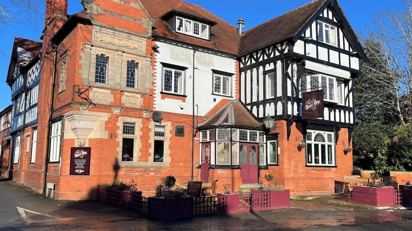 ذا رويال أوك هوتل آند ريستورانت