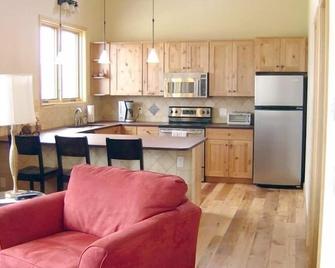 Cabin Overlooking the Roaring Fork Valley - Carbondale - Kitchen