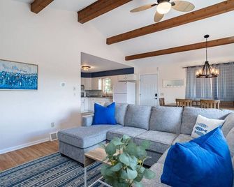 Cozy Wi Charm |skiing, Hiking, Atv, Fishing, Wi Dells - Oxford - Sala de estar