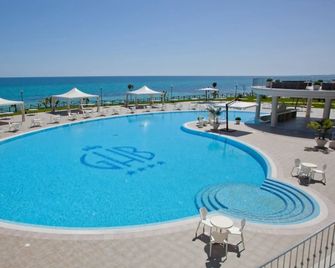 Grand Hotel Balestrieri - Torre Melissa - Piscina