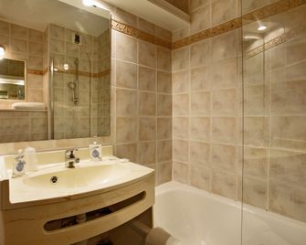 Kyriad Montpellier Méditerranée Aéroport - Montpellier - Baño