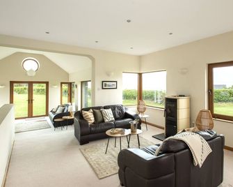 Jalamoor Sea Views 5 bedroom house - Castlegregory - Вітальня