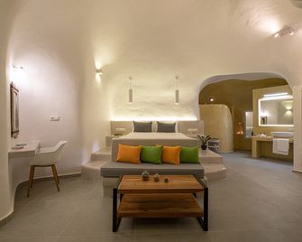 Santoterra Antigua Suites - Karterados