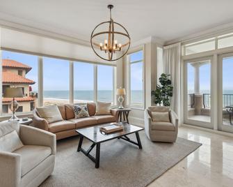 New Photos! Luxurious Oceanfront Villa Boasts Breathtaking Panoramic Views! - Fernandina Beach - Living room