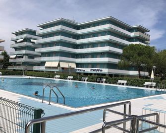 Residence Valbella - Bibione - בריכה