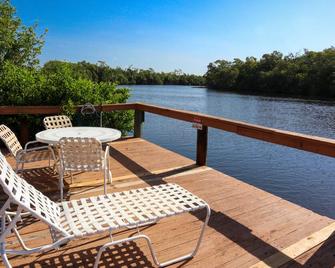 River Wilderness Waterfront Cabins - Everglades - Balkon