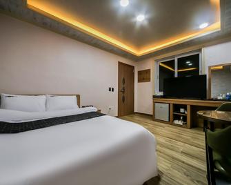 Andong Sky - Andong - Bedroom