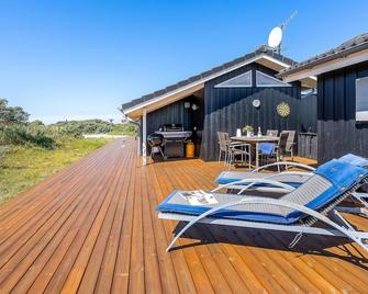 Four-Bedroom Holiday Home In Hjorring - Hjørring - Innenhof