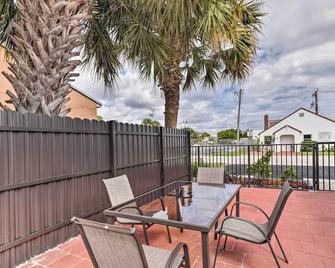 Ideally Located West Palm Beach Apartment! - West Palm Beach - Balcón