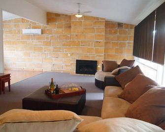 Warrnambool Cbd Townhouses - ورّنامبول - غرفة معيشة