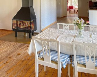 Lakefront Cottage in Torsebo - Askersund - Comedor
