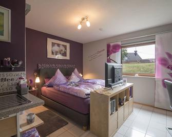 Hideaway apartment - rest and relaxation in the Bärbel house - Geisfeld - Habitación