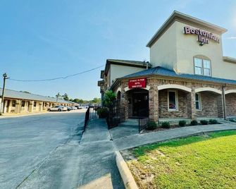 Bostonian Inn & Suites - Hitchcock - Building