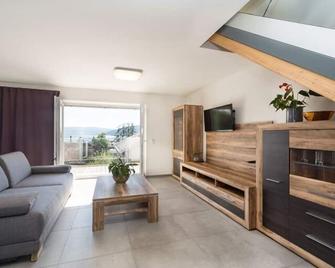 Ferienwohnung 2- 6 Personen - Hotel Restaurant Sailer - Seewalchen - Wohnzimmer