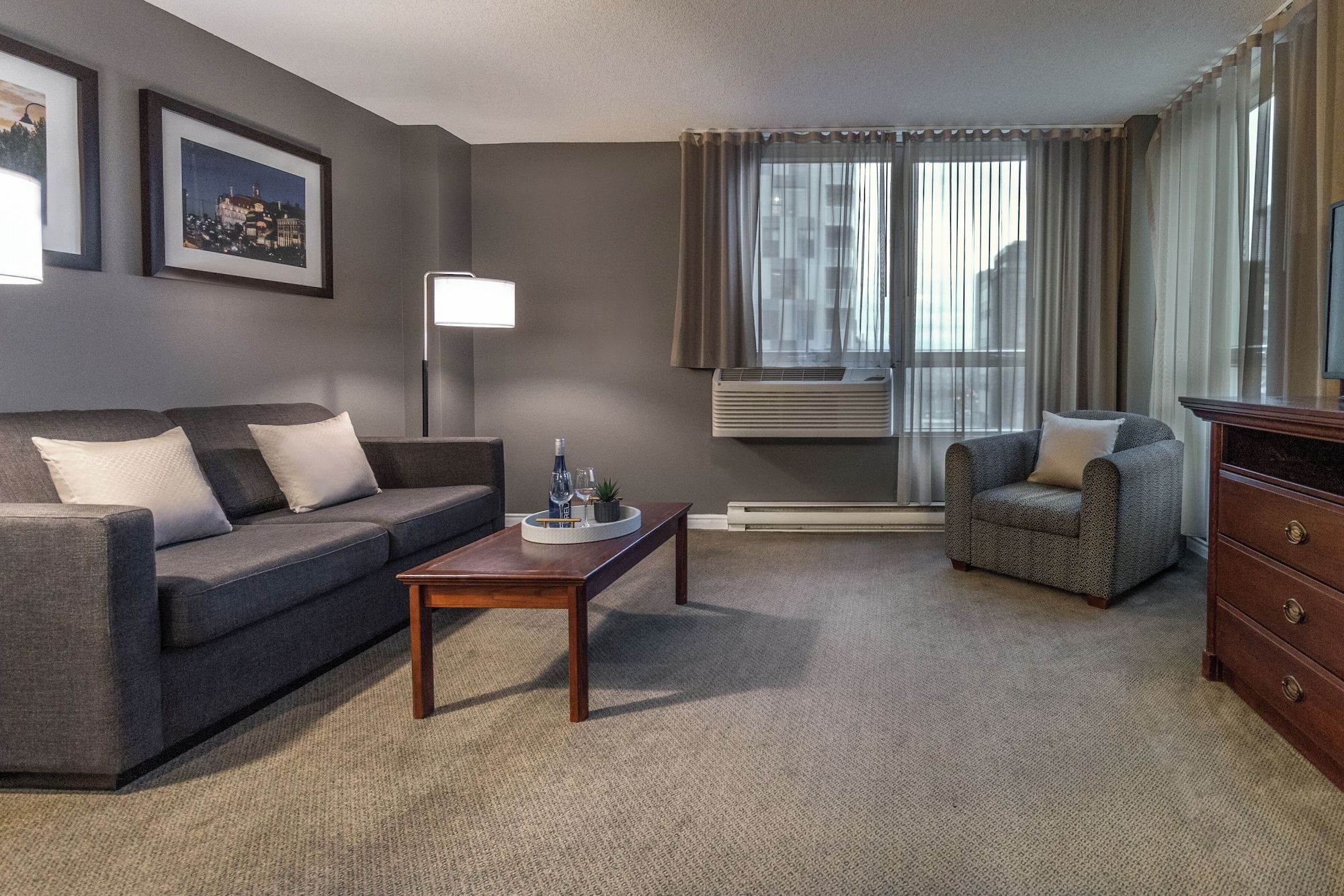 فندق فاوبورغ مونتريال سنتر- فيل داونتاون - مونترال - غرفة معيشة