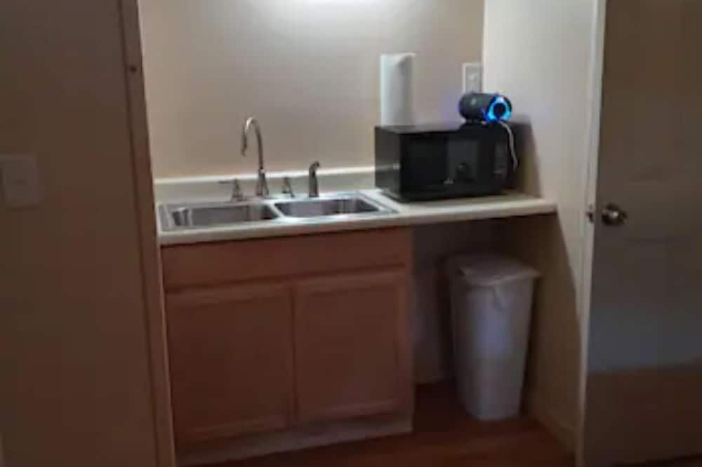 Kitchen view of Big Mountain Cabins with direct access to Windrock Park