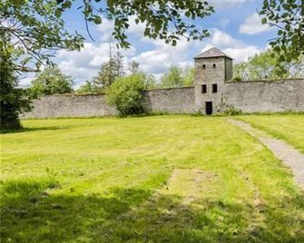 2 Bed Suite With Tea/coffee Making Facilities - Kells - Outdoor view