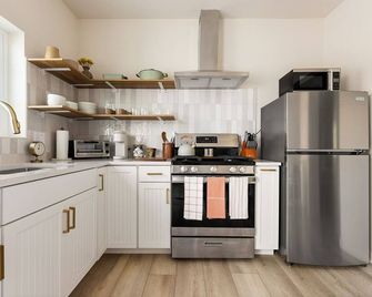 Cozy Cottage Near Universal Studios with Private Patio - Los Angeles - Cuina