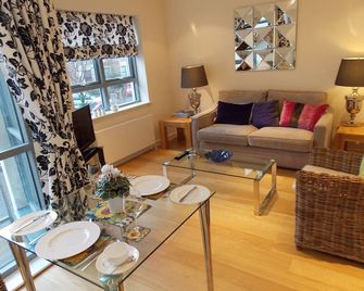 Violet Bank Apartment New Town - אדינבורו - סלון
