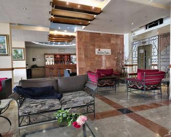 Holiday Suites Hotel & Beach Resort - Jounieh - Lobby
