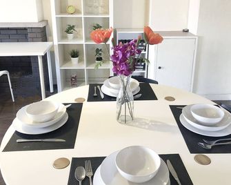 سي فيو كورت كوبي - كوبي - غرفة طعام