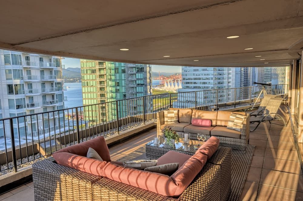 Pinnacle Hotel Harbourfront - ונקובר - מרפסת