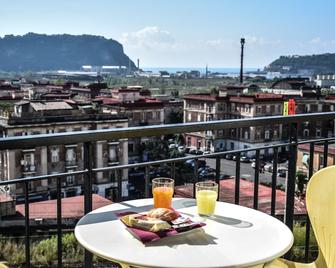 Hotel Kennedy - Neapol - Balkon
