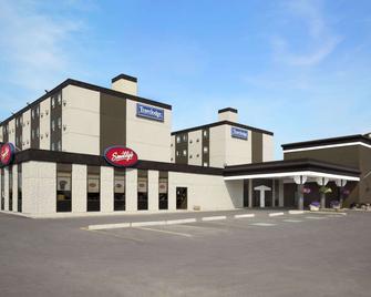 Travelodge by Wyndham Edmonton West - Edmonton - Bina
