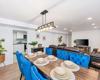 Brand New, Modern Oasis suite with Coastal vibe - Victoria - Salle à manger
