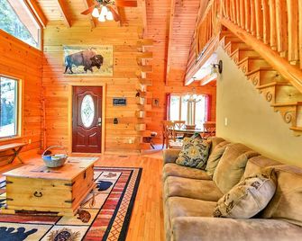 Timber Hollow:2 Master Suites On A Bison Ranch! - Clyde - Living room