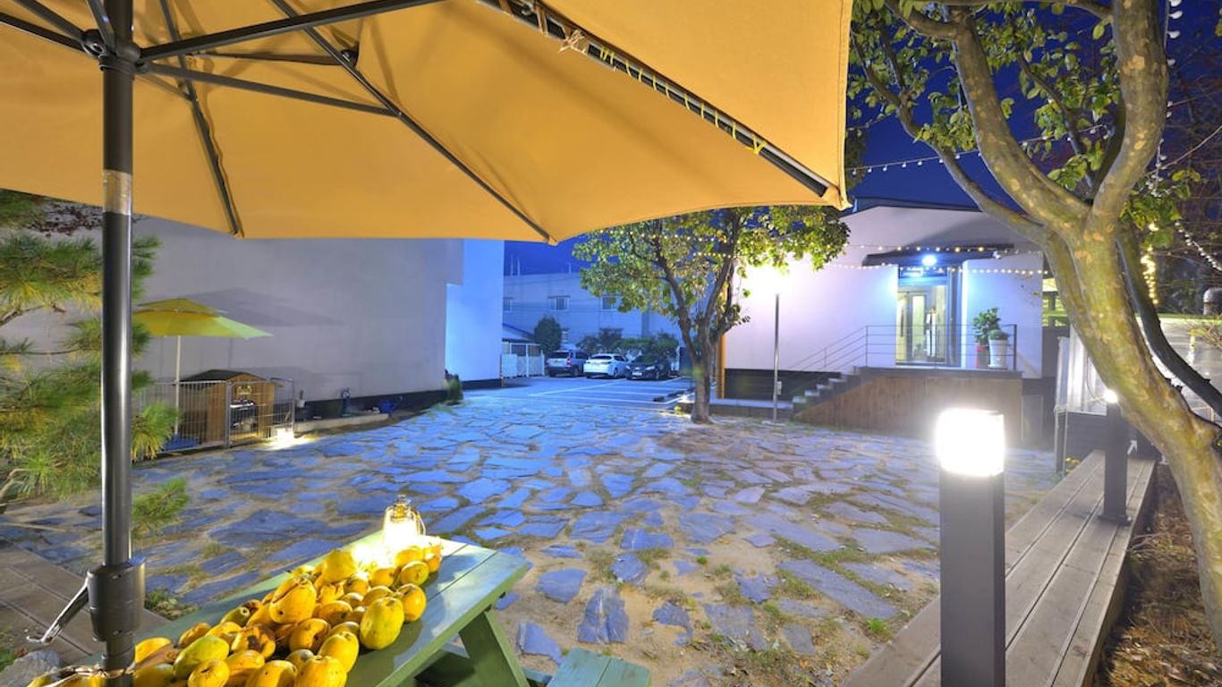 With U Hotel & Guesthouse