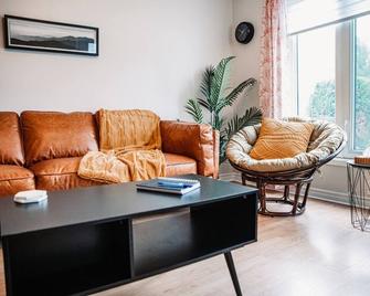 Nordic Retreat - Norman by the River - Timmins - Wohnzimmer