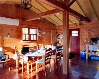 Charming waterfront cottage @serene natural beauty - Calabogie - Dining room