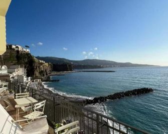 Residenza Mare di Sotto Sorrento - Meta - Balcón