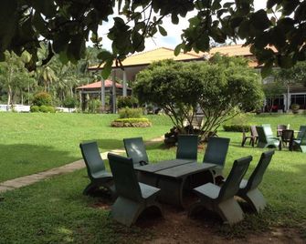 Grindlays Regency Hotel - Alawwa - Patio