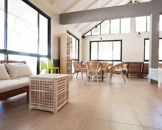 منتجع زنادو بيتش - باتايا - غرفة معيشة