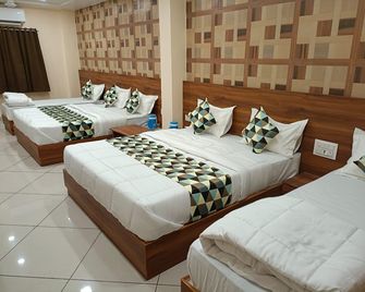 Maruti Group Of Hotels - Hotel Shri Naman - Nāthdwāra - Habitación