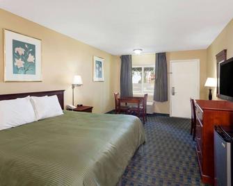Travelodge by Wyndham Orange County Airport/ Costa Mesa - Costa Mesa - Soverom