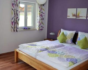 Große 120qm Ferienwohnung, 5-Sterne Niveau, mit Wohlfühloase - Winzer - Habitación