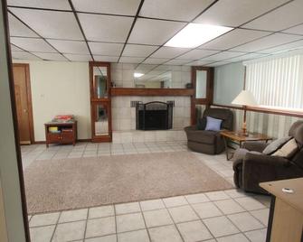 HOPE -Upper Silver Lake Vacation House close to Silver Lake Sand dunes - Mears - Sala de estar