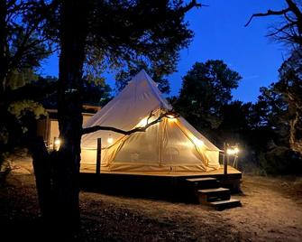 Cozy Bell Tent Surrounded by Nature in Duchesne, Utah - Duchesne - Vista del exterior