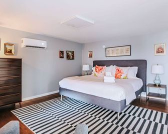 North Central Loft - Staunton - Habitación