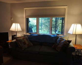 New Listing Waterville Valley Vacation Condo Close to Town - Waterville Valley - Living room