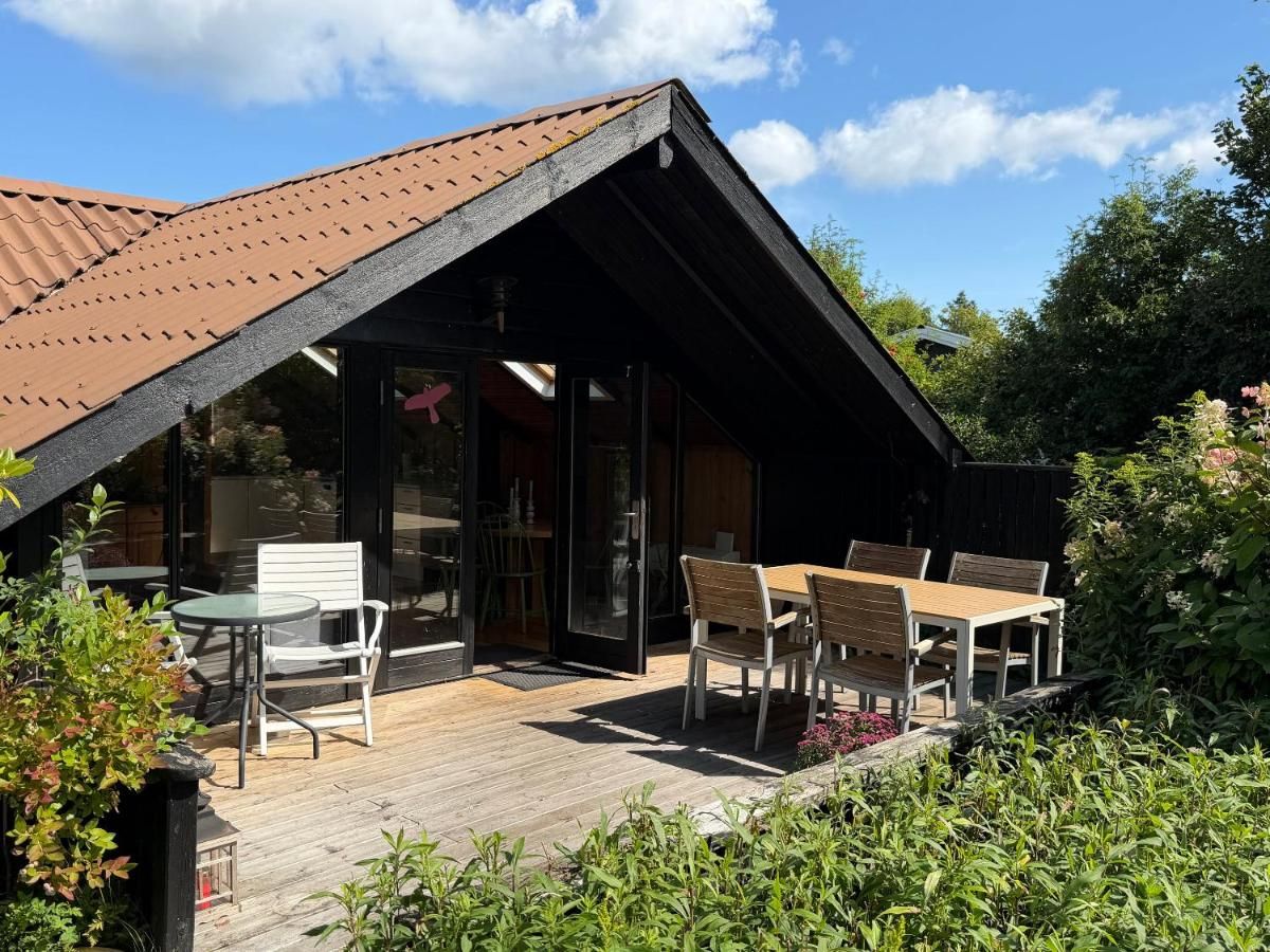 Charming Holiday Home Near Beach And Town – Fredensborg