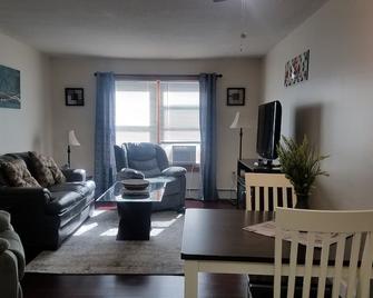 1 bedroom, safe, secured building in Bangor Maine - Bangor - Sala