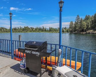 Floating House On Flathead Lake, Kayaks, Rooftop Decks, Watercraft Rentals! - Somers - Balcony