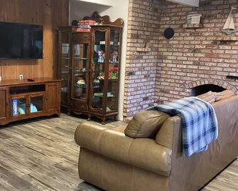 Fantastic nautical home with Rogue River and Pacific Ocean view and beach access - Gold Beach - Sala de estar