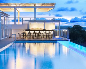 هوليداي إن اكسبرس بارونا - كوتا - حوض السباحة